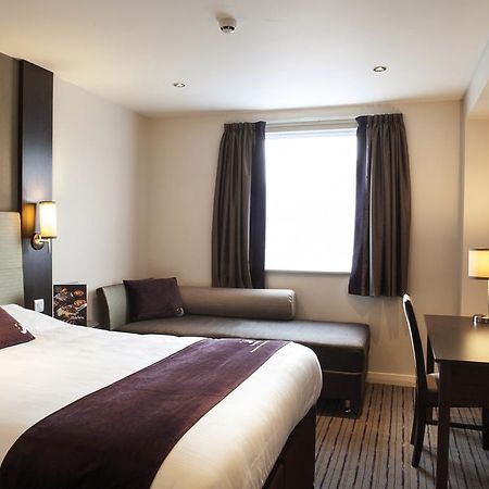 Premier Inn Тринг Экстерьер фото