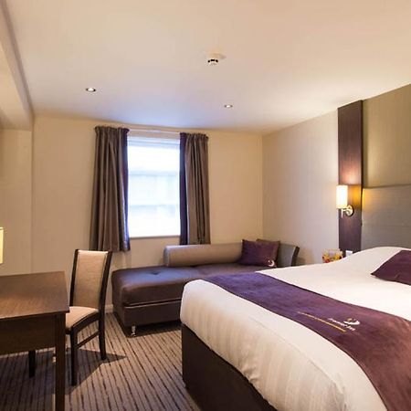 Premier Inn Тринг Экстерьер фото