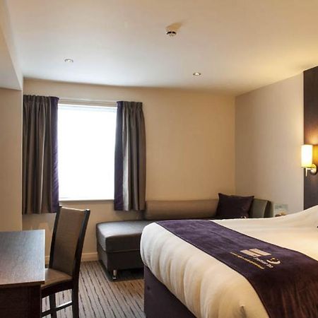 Premier Inn Тринг Экстерьер фото
