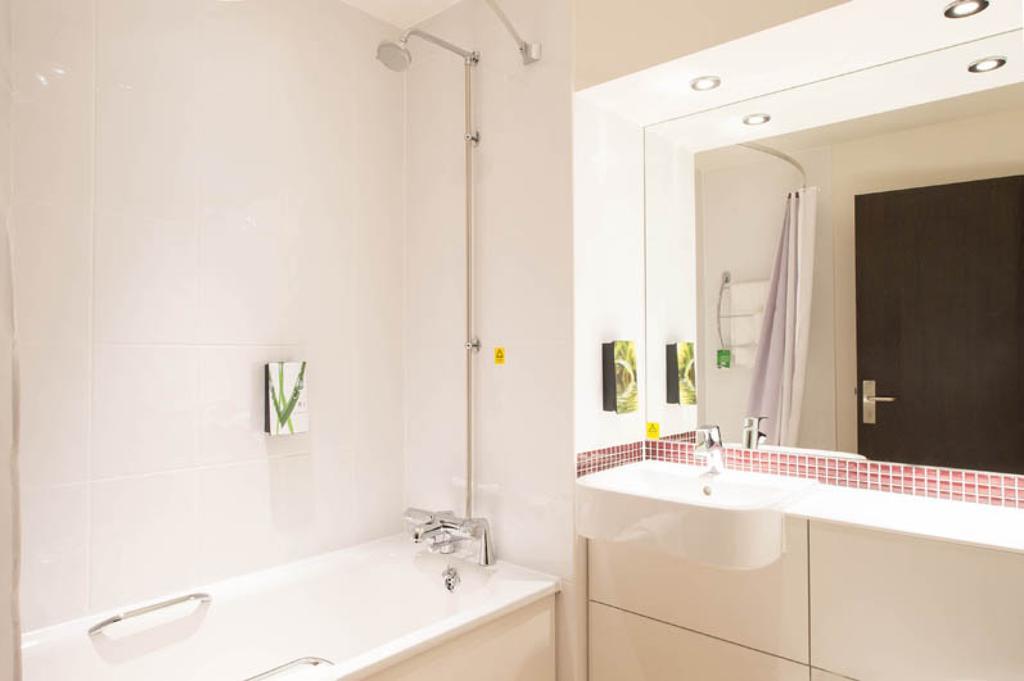 Premier Inn Тринг Экстерьер фото