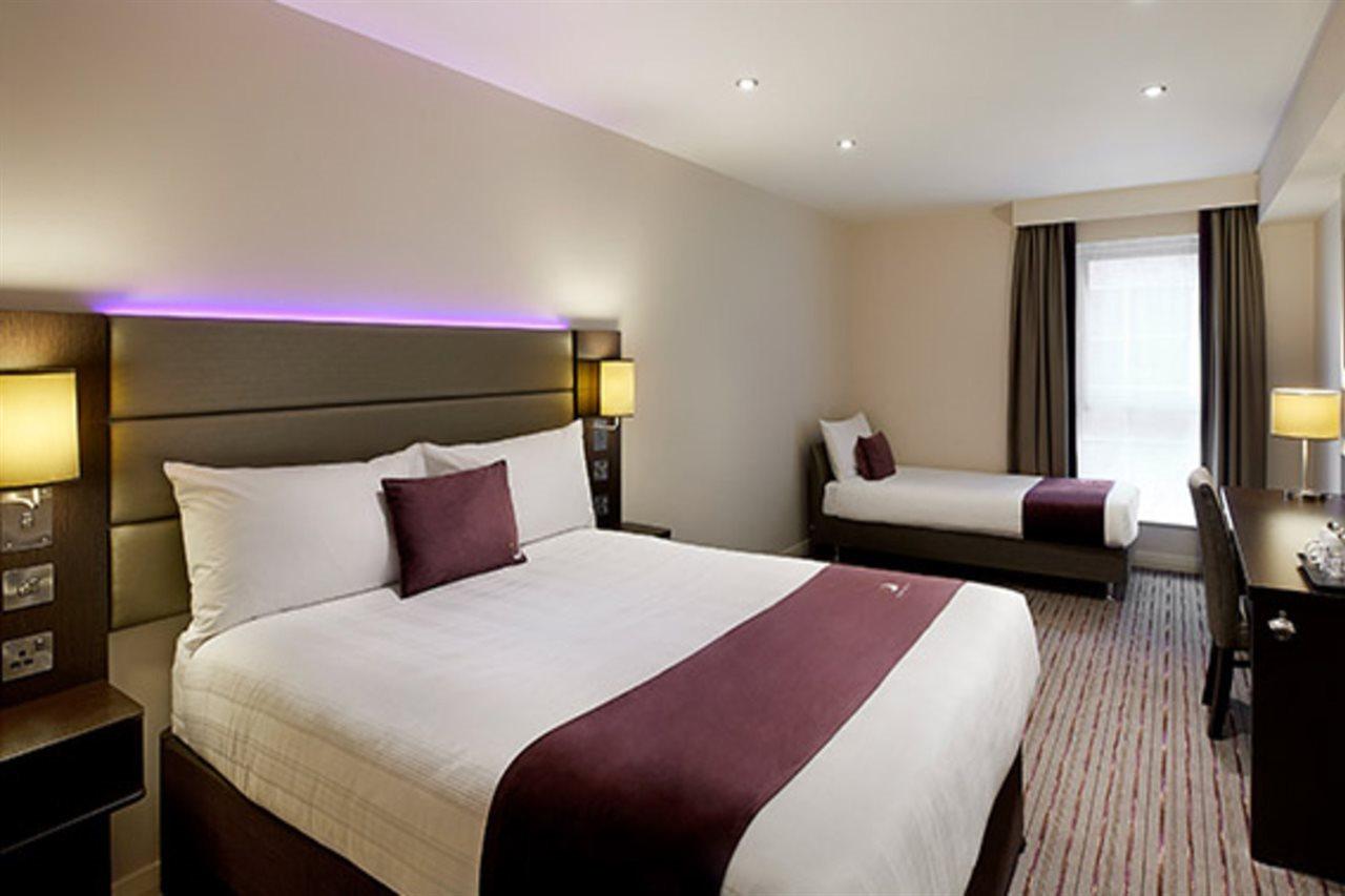 Premier Inn Тринг Экстерьер фото