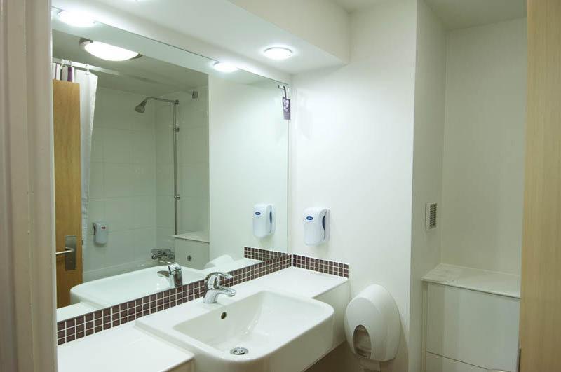 Premier Inn Тринг Экстерьер фото